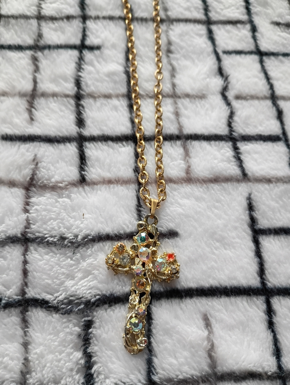 Vintage Lightweight Faux Gold Crystal Cross Pendant Necklace MISSING A STONE